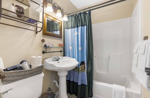 Downtown Branson Hotel | Historic Branson Hotel ~ Downtown ~ Hide-A-Way Room