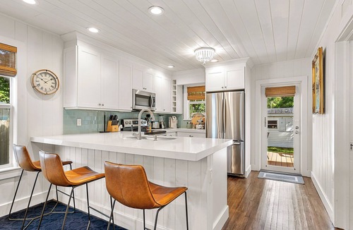 Anglers Park Cottage | Historic Charming 2-bedroom cottage with WiFi, AC in Key Largo