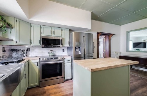 Brunswick House | Historic Colonial Retreat in Downtown Brunswick