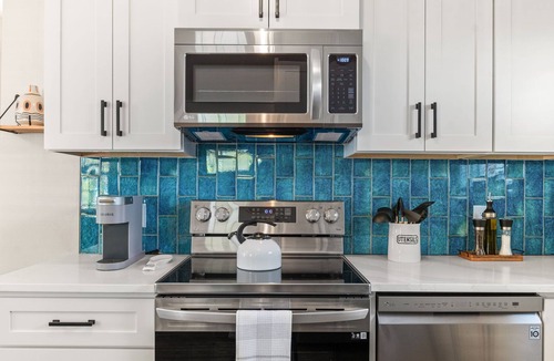 Lincolnville Cottage | Historic Cottage Walk to Downtown St Augustine Free Parking Sleeps 4