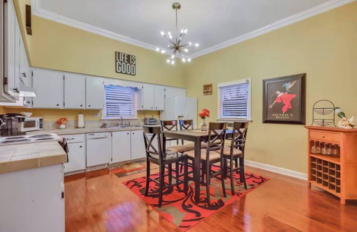 Dixon Park House | Historic Downtown Victorian Home Near Forsyth