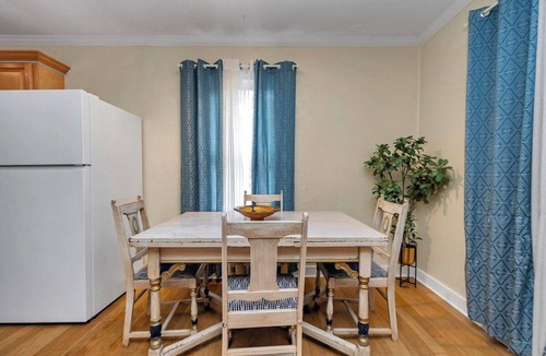 Candler House | Historic Lake Weir Bungalow - Pets Welcome