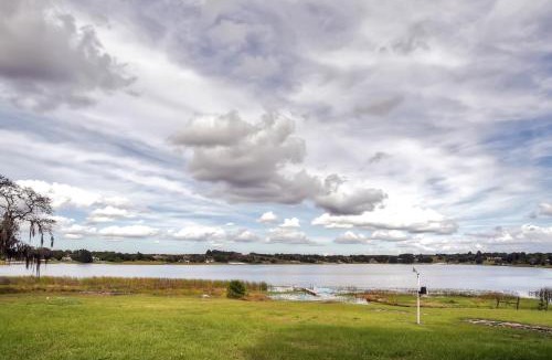 Lake Wales House | Historic Lakefront Gem ~ 6 Mi to Bok Tower Gardens