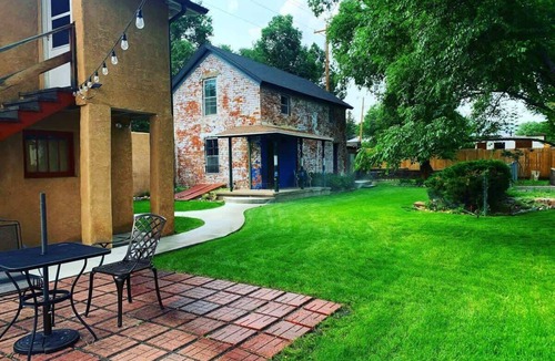 Raton House | Historic Queen Anne Art House | Walk to Downtown
