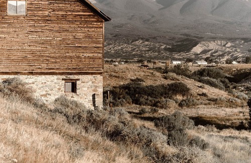 Salida House | "Historic Riverfront Estate—5 min to Salida, 20 to Monarch, Raft In/Out Beach!"