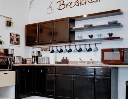 East Little Havana Hostel | Hola - Brickell- Bayside Wynwood - Downtown FREE DINNER - WiFi - Female Dorms and Male Dorms - No Mixed
