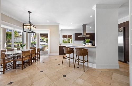 Hallandale Beach Villa | Holiday Estate : Stylish Waterfront Villa with Pool & Sunset Views