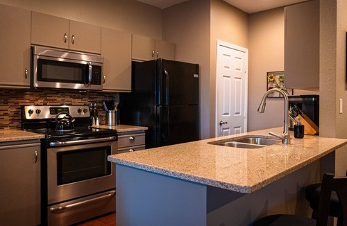 Branson Condo | Holiday Hills 2BR — Pools, Golf, Walk-In Shower