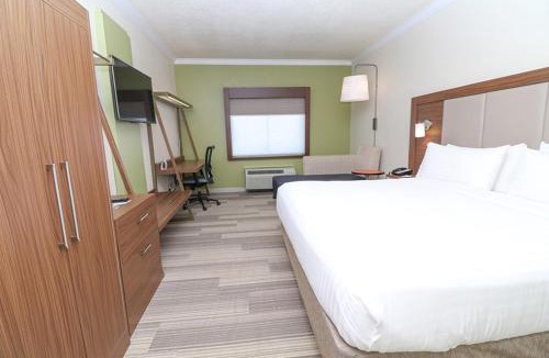 Greenville Hotel | Holiday Inn Express Hotel & Suites Greenville by IHG