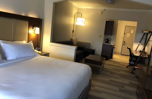 Greenville Hotel | Holiday Inn Express Hotel & Suites Greenville by IHG