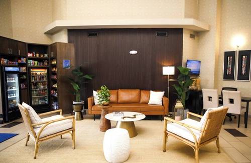 Naples Hotel | Holiday Inn Express Hotel Naples Downtown - 5th Avenue