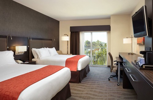 Naples Hotel | Holiday Inn Express Hotel Naples Downtown - 5th Avenue