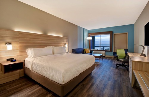 Galveston Hotel | Holiday Inn Express & Suites Galveston Beach by IHG