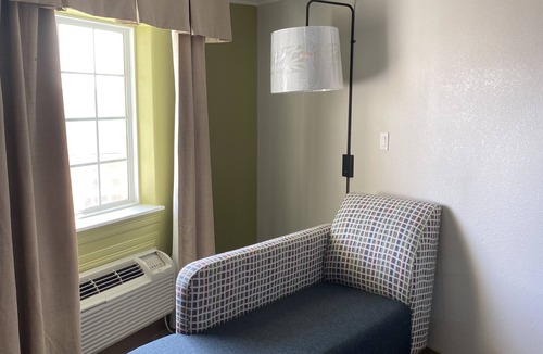 Galveston Hotel | Holiday Inn Express & Suites Galveston West-Seawall