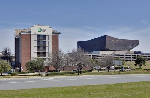 Las Colinas Hotel | Holiday Inn Express & Suites Irving Conv Ctr - Las Colinas by IHG