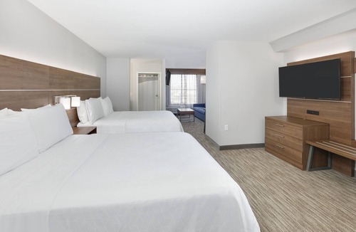 Las Colinas Hotel | Holiday Inn Express & Suites Irving Conv Ctr - Las Colinas by IHG