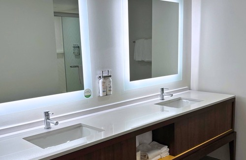 Orange Park Hotel | Holiday Inn Hotel & Suites Orange Park by IHG