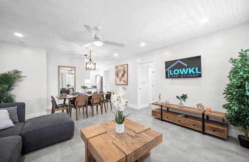 Victoria Park Apartment | Holiday Park by Lowkl