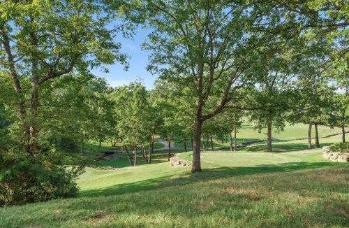 Branson House | Holiday Ridge Escape - Holiday Hills Branson Golf Resort Outdoor pools