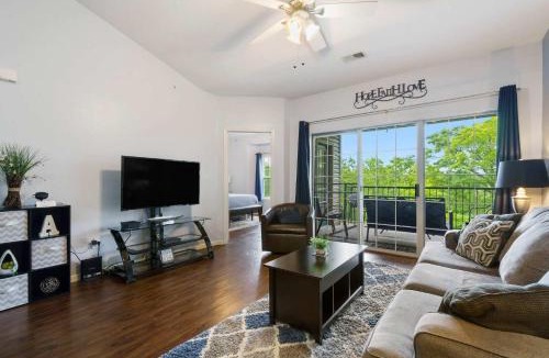 Branson House | Holiday Ridge Retreat Duo - Holiday Hills Branson Golf Resort Outdoor Pools