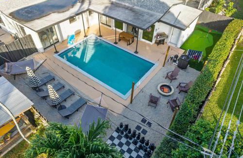 Driftwood House | Hollywood Heated Pool Mini Golf Unique VR Room