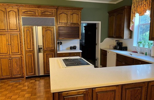 Blakely House | Home away from home Classic 4BR 2.5BR