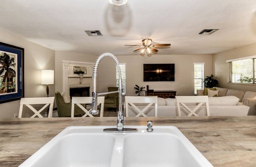 Carrollwood House | ⭐⭐⭐⭐⭐Home in Safe area~ Grill, Bikes, Beach gear, 2 Patios,