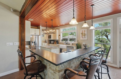 New Braunfels House | Home on 6 Acres with Pool+Hot Tub Atop Hill Country