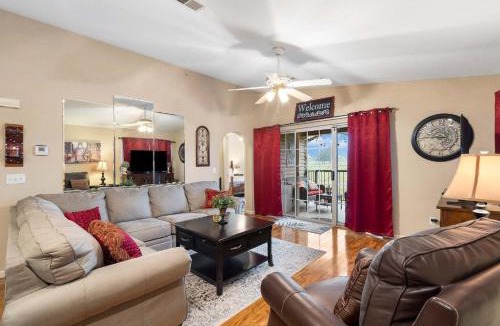 Branson House | Home on the Golf Range - Holiday Hills Branson Golf Resort Outdoor Pools
