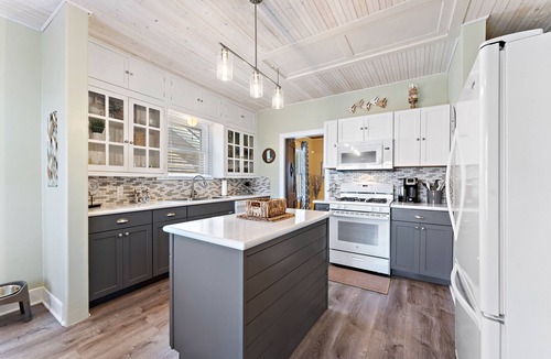 Galveston House | Home on the Isle - Central Location to Beach & Strand