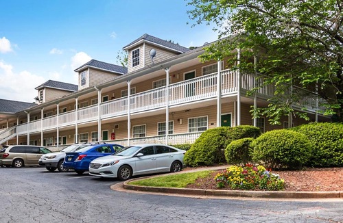 Lawrenceville Hotel | HomeTowne Studios by Red Roof Atlanta – Lawrenceville