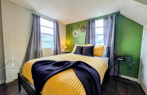 Vacation Village House | Hook's Cabin- Lake & Pool near Disney A-frame