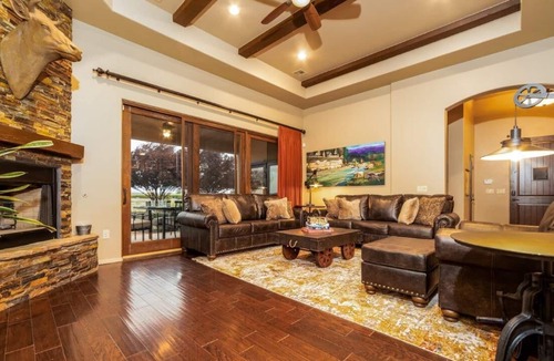 Mesilla Park House | Hot Tub, 3 Kings, Winery 5 Min, Farm & Mountain Views, Pets Ok