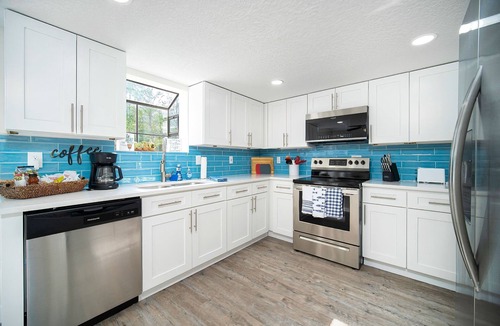 St. Augustine House | Hot Tub~5 BR Spacious Family Home~Beach Day Awaits!