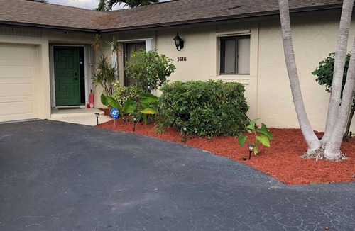 Big Cypress Golf and Country Club House | Hot tub/Pool over looking Golf course minutes To seagate and clam pass Beach