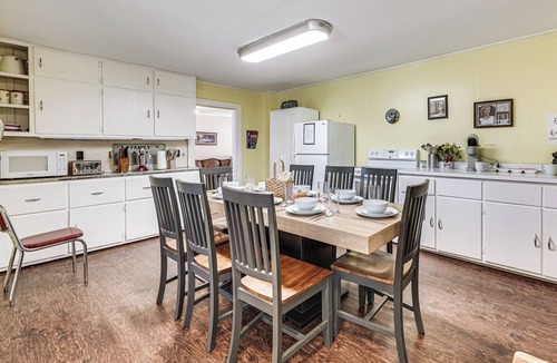 Rockaway Beach Cabin | Hot Tubs, Boat Dock! 2-Unit 1950s Taneycomo Escape
