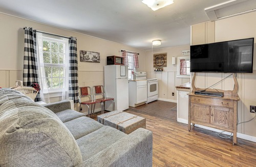 Rockaway Beach Cabin | Hot Tubs, Boat Dock! 2-Unit 1950s Taneycomo Escape