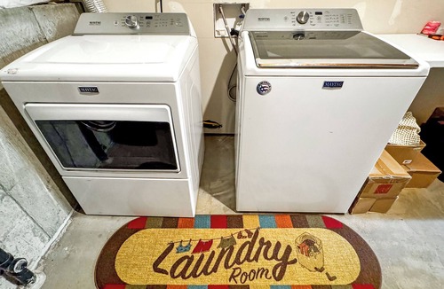 Bailey Cabin | HotTub/Coffee Bar/GameRoom/Indoor Fireplace/Views/Quiet/Washer Dryer