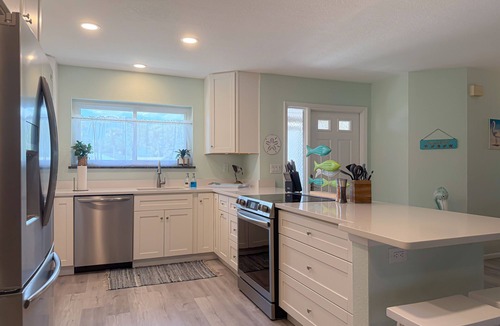 North Port House | House on a Canal with Private Heated Pool, Pool Table, Ping Pong