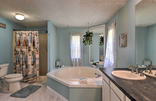Silver Springs House | House w/ Deck + Fireplace, Walk to State Park