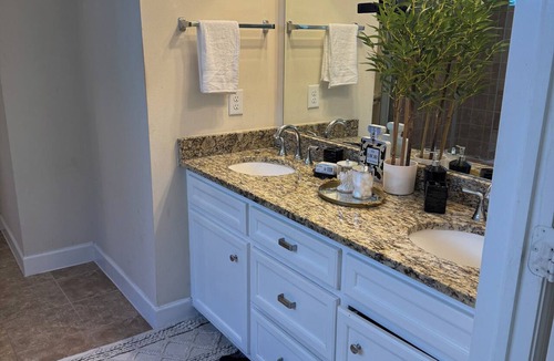 South Main House | HTX hotspot: 3bd private & spacious townhome centrally located in Houston