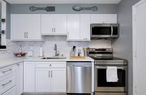 Venice Gardens House | Huge Backyard Oasis/Pet-Friendly Venice Home Near Beaches & Sarasota