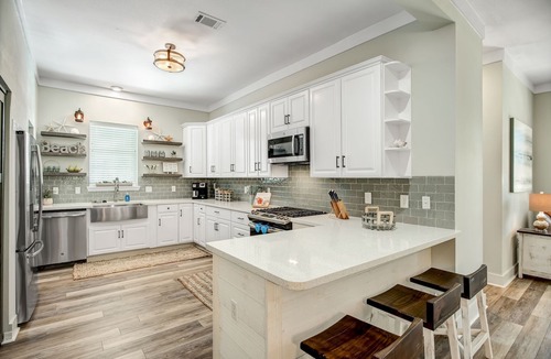 Sugarwood Beach House | Huge heated pool Close to beach and Seaside, 6 seat Gem car, pet friendly
