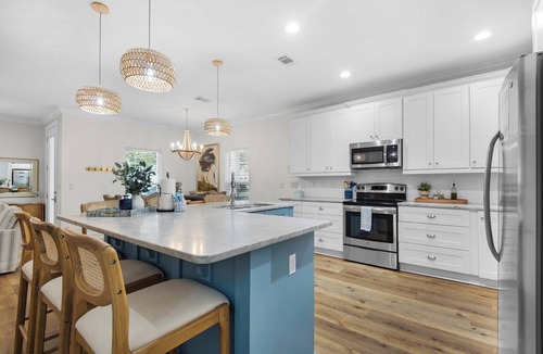 Villages of Crystal Beach House | ⭐HUGE Lagoon Pool-Walk2Beach-2 King Suites-Hot Tub-4BR Sandy Feet