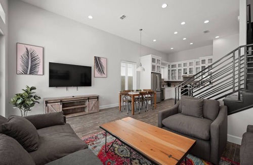 South Padre Island House | HUGE South Padre Retreat | 8BR | 2 Pools | Near Beach