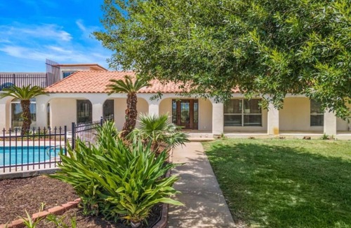 Galveston House | Huge, spacious villa with private pool and game room on 5 acres