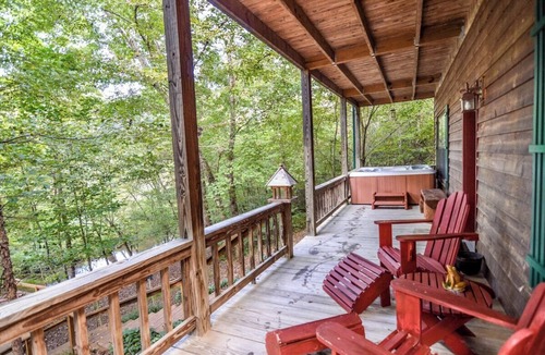 Young Harris Cabin | Hunker Down by the Creekbank in this Cozy Private