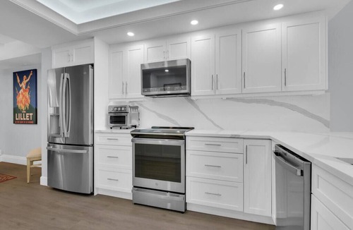Pelican Bay Condo | Hyde Park 102 - Contemporary Lakefront Condo in Pelican Bay!