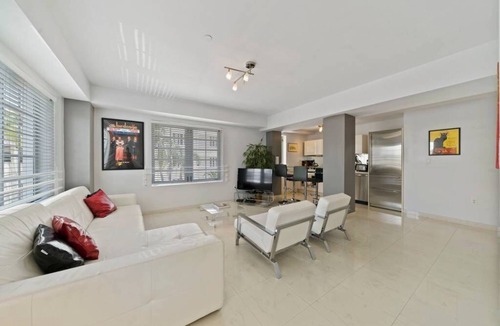 South Beach Condo | Iconic Carlyle on Ocean Drive, Beachfront, Guest Favorite, Walk Everywhere