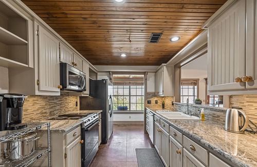 Westminster House | Iconic Texas Country Retreat